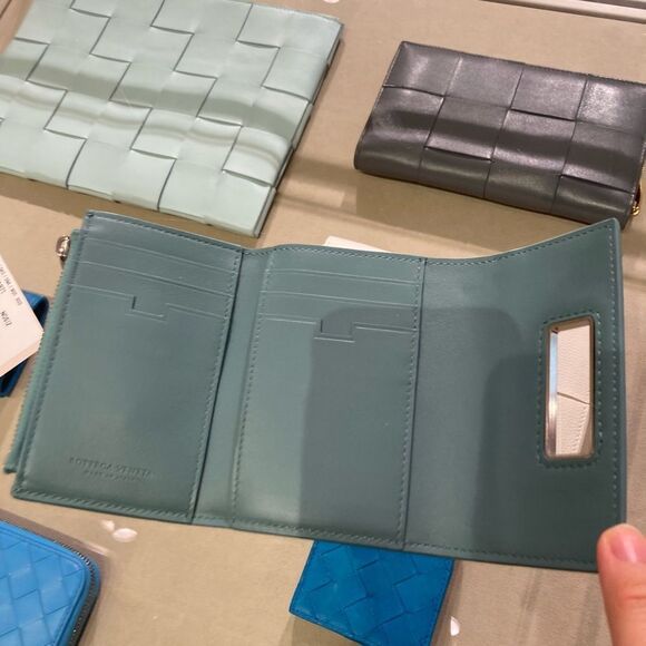 Bottega Venetta Teal Leather Wallet trifold - Picture 3 of 9